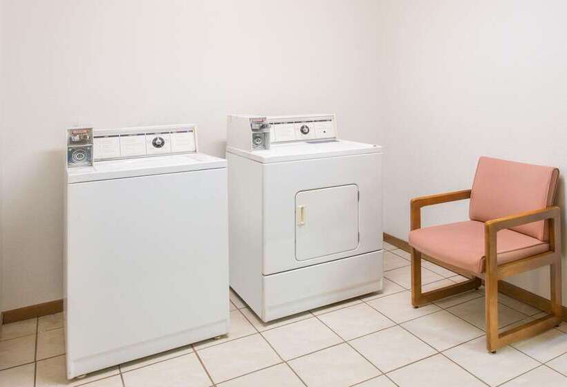 مُتل Super 8 By Wyndham Escanaba