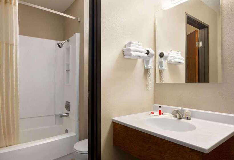 מוטל Super 8 By Wyndham Hannibal