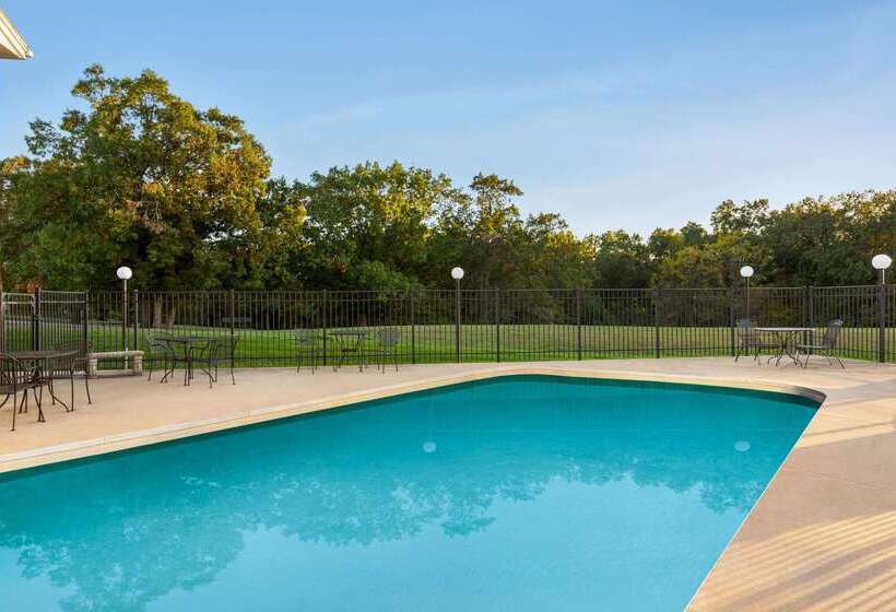 מוטל Super 8 By Wyndham Hannibal