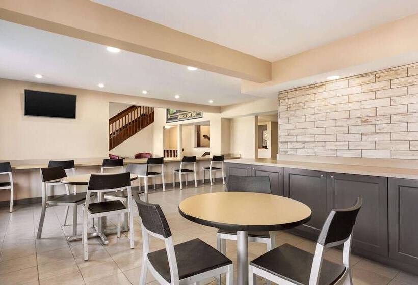 מוטל Super 8 By Wyndham Hannibal