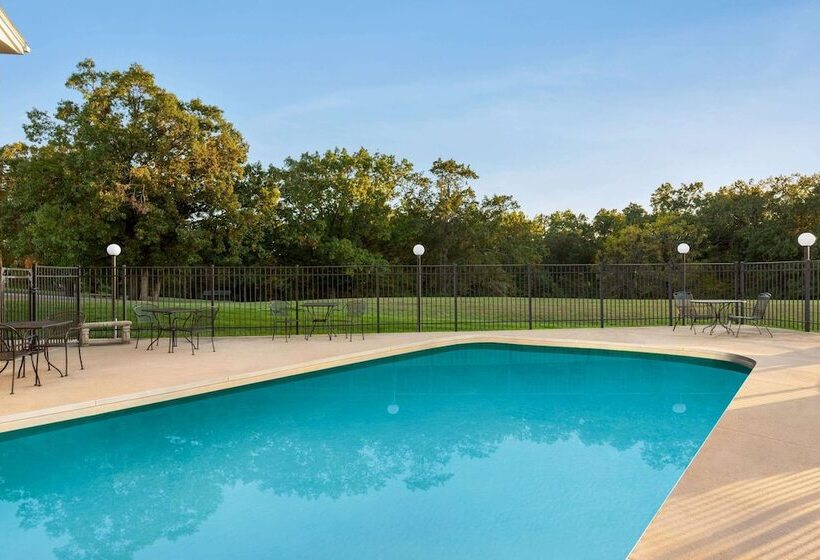 מוטל Super 8 By Wyndham Hannibal