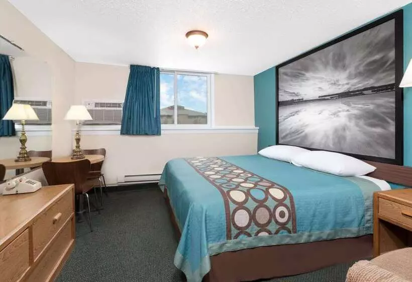 مُتل Super 8 By Wyndham Huron