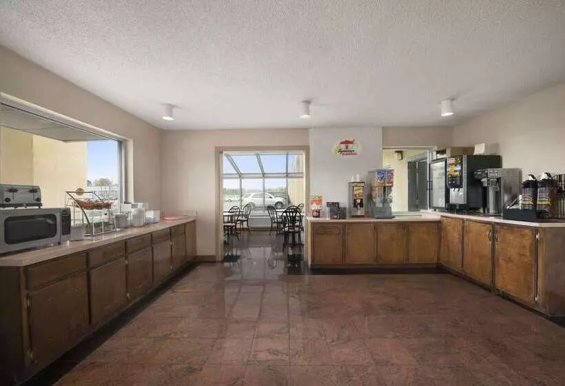 モーテル Super 8 By Wyndham Meridian