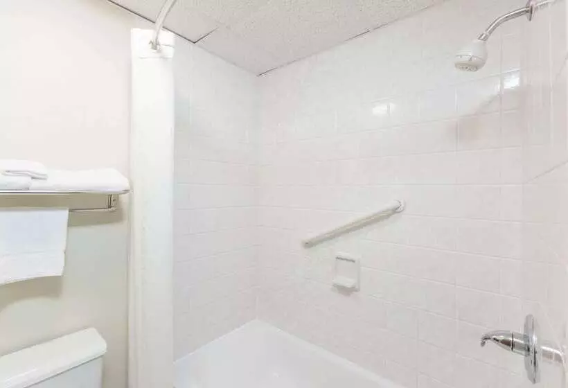 فندق على الطريق Super 8 By Wyndham Newton