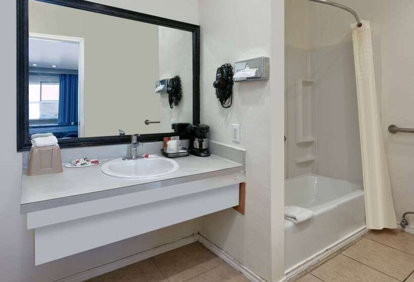 מוטל Super 8 By Wyndham Vernon