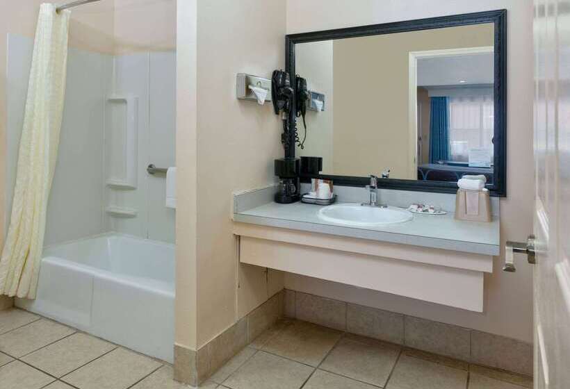 מוטל Super 8 By Wyndham Vernon