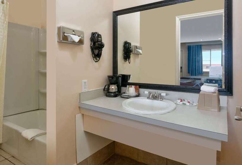 מוטל Super 8 By Wyndham Vernon