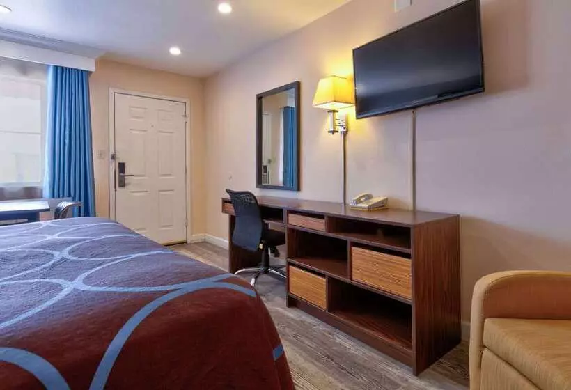 モーテル Super 8 By Wyndham Vernon