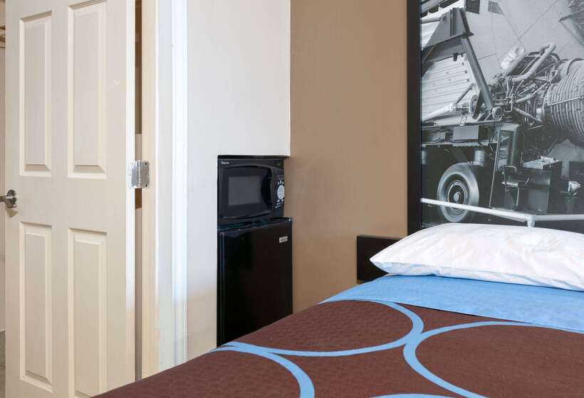 מוטל Super 8 By Wyndham Vernon