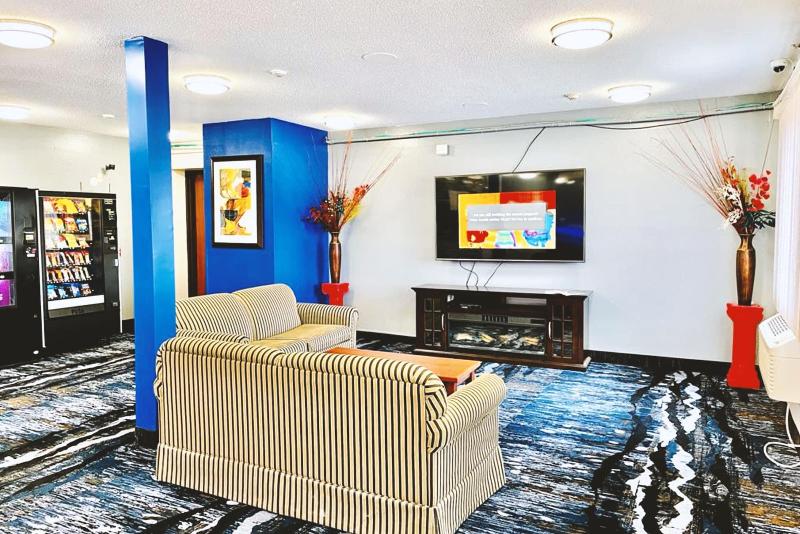 Мотель Coratel Inn & Suites By Jasper Northfield