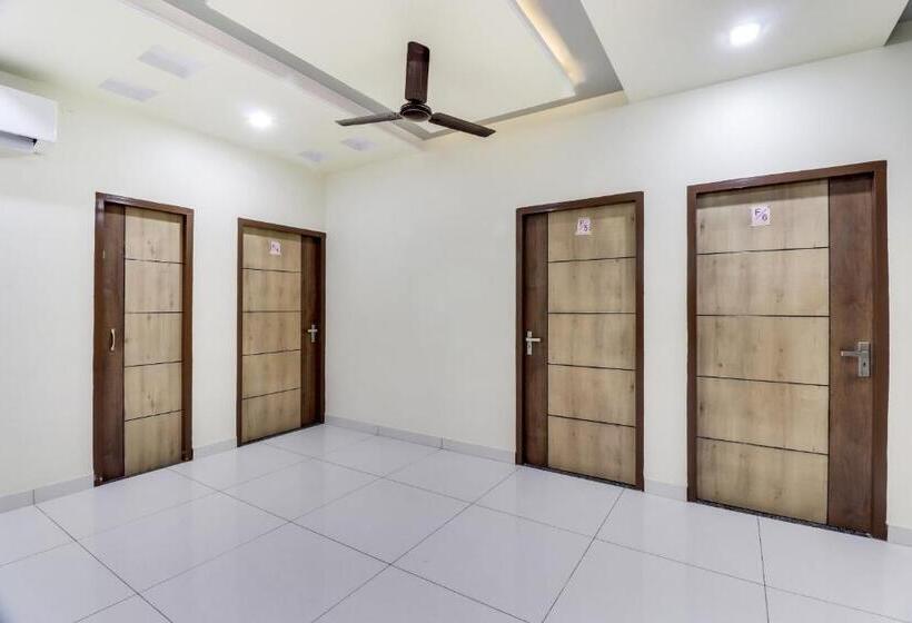 ホテル Flagship Shagun Home