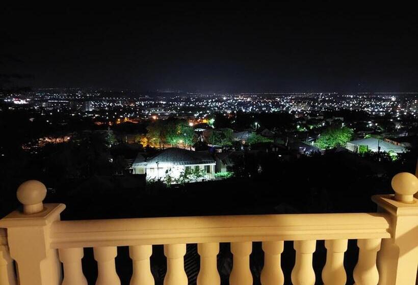 پانسیون Hill Fort Kutaisi