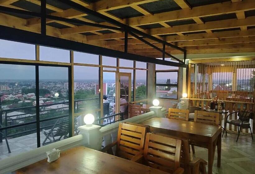 پانسیون Hill Fort Kutaisi