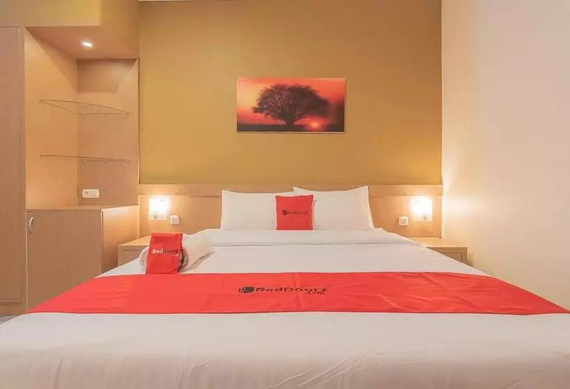 ペンション Reddoorz Syariah @ Villa Grand Mutiara Tasikmalaya