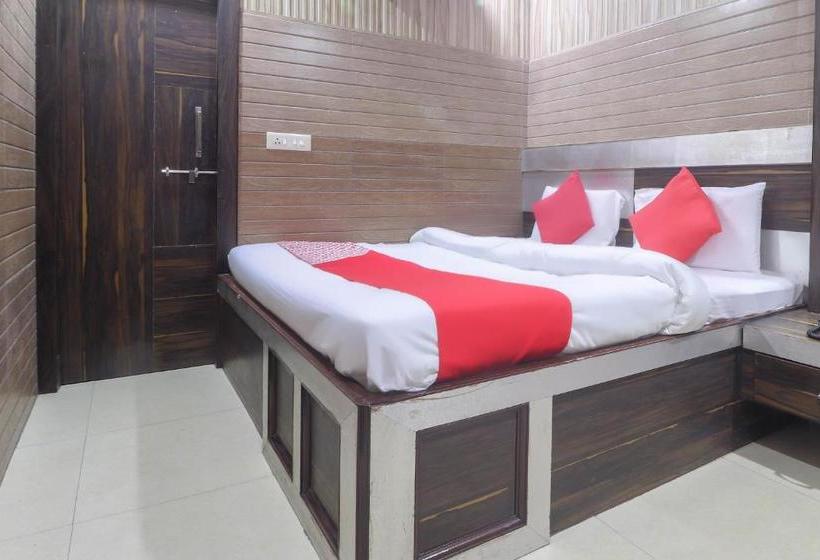 ホテル Oyo 67212 Jain S & Isbt Agra