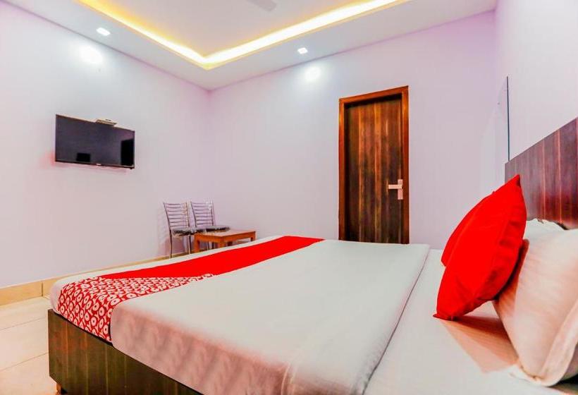 Отель Oyo 67933  Shrinath Bhawan