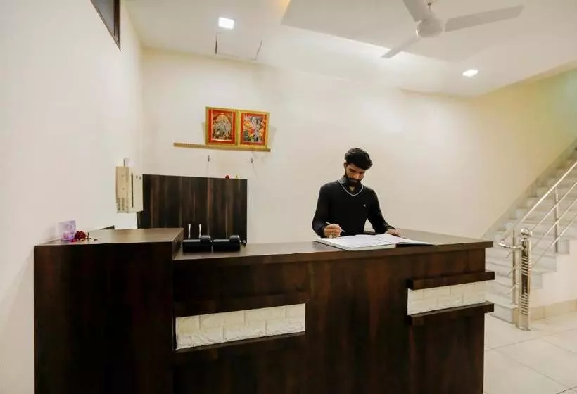 Hotelli Oyo 67933  Shrinath Bhawan