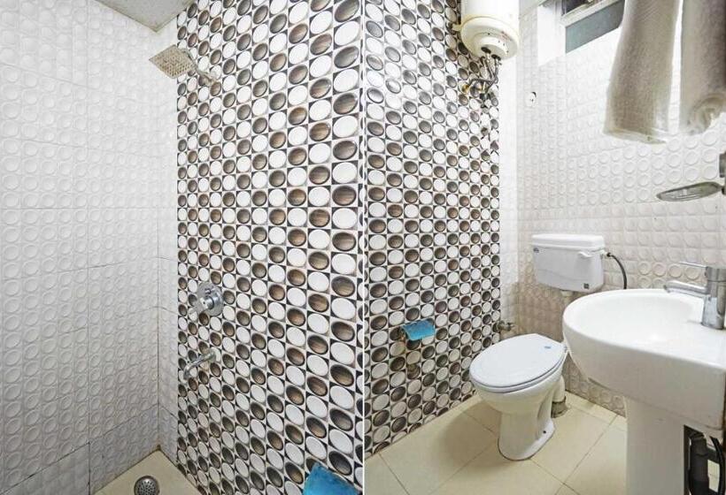 בית מלון כפרי Spot On Royal Residency