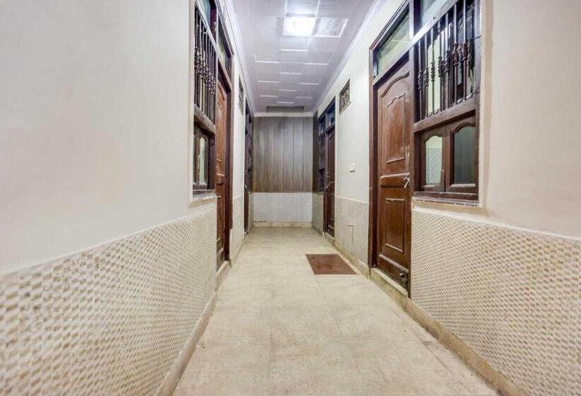 בית מלון כפרי Spot On Royal Residency