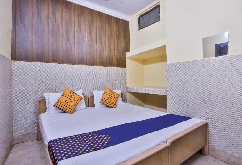 בית מלון כפרי Spot On Royal Residency