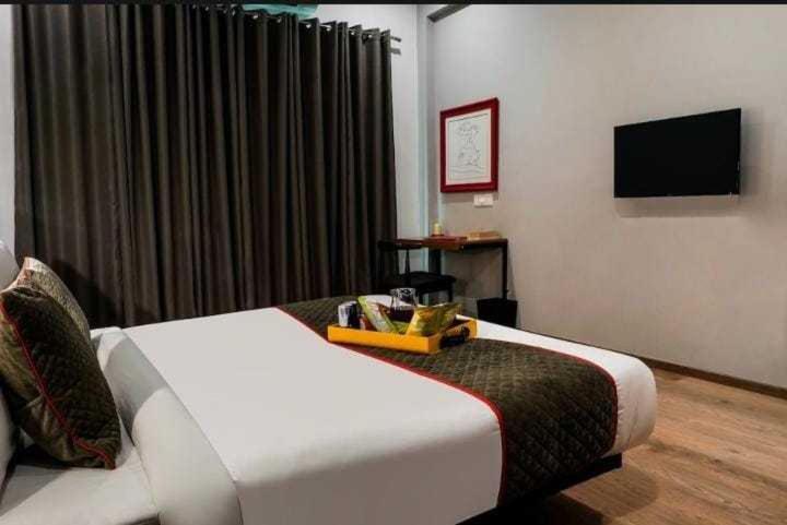 בית מלון כפרי Spot On Royal Residency