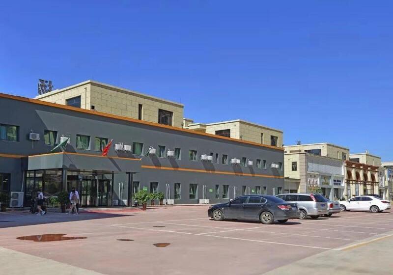 ホテル Green Tree Inn Express Qinhuangdao Shanhaiguan Railway Station Tianxia Diyiguan