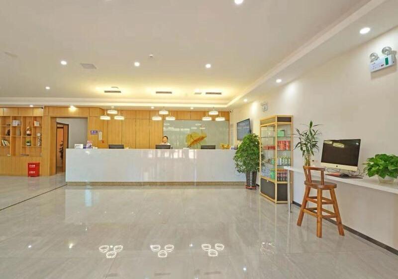 ホテル Green Tree Inn Express Qinhuangdao Shanhaiguan Railway Station Tianxia Diyiguan