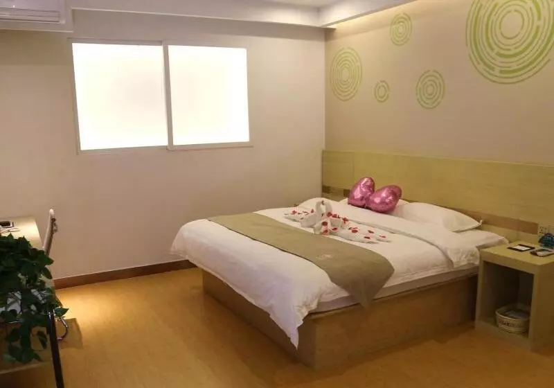 هتل Greentree Inn Dalian Dalian North Railway Station Express