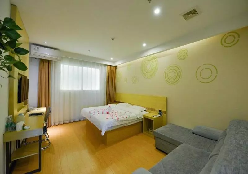 هتل Greentree Inn Dalian Dalian North Railway Station Express