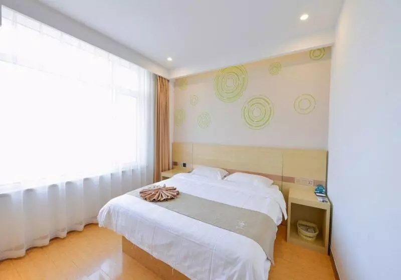 هتل Greentree Inn Dalian Dalian North Railway Station Express