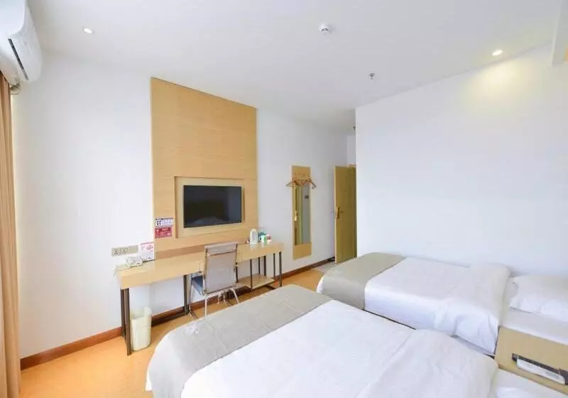 هتل Greentree Inn Dalian Dalian North Railway Station Express