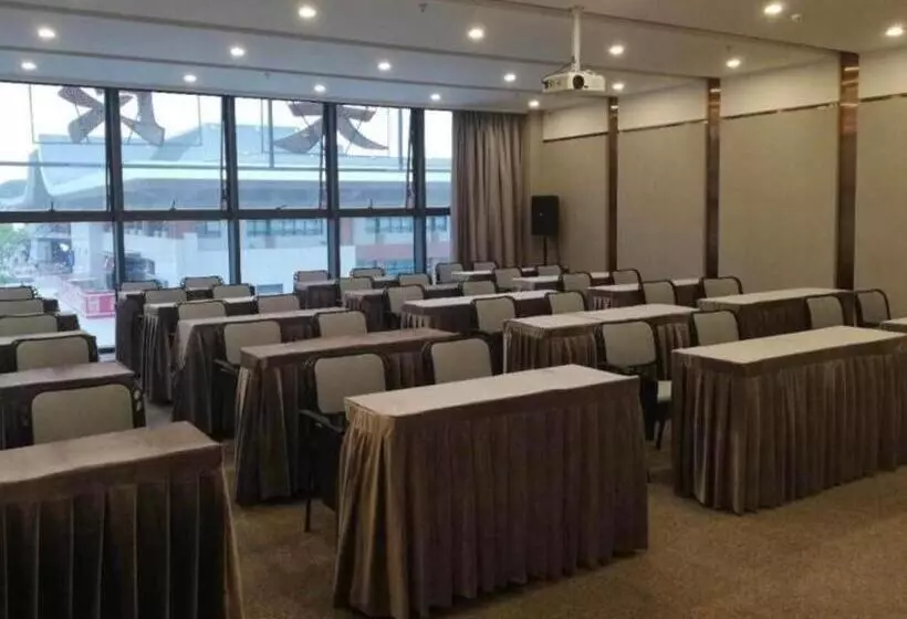 ホテル Greentree Inn Guiyang Wudang District Highspeed Railway East Station