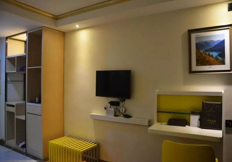 Hotelli Shell Yining Jiefang West Road