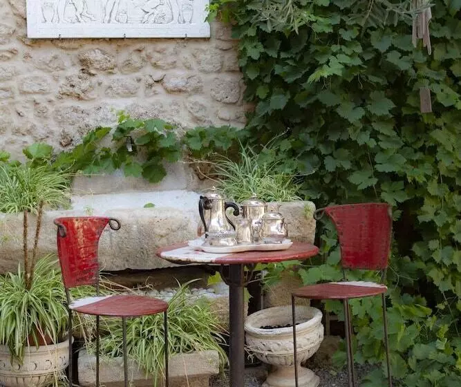 Aamiaismajoitus (B&B) Chateau De Murviel