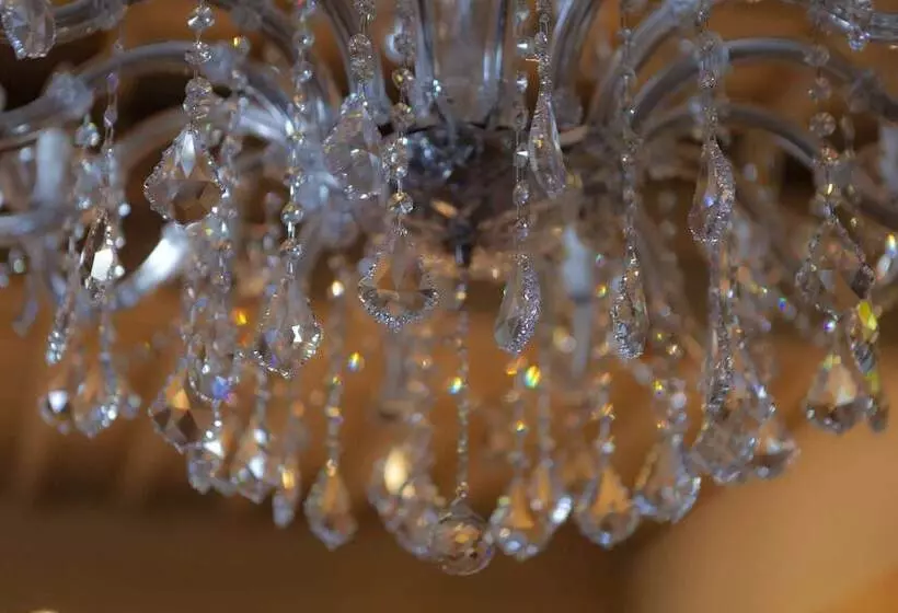 Aamiaismajoitus (B&B) Chateau De Murviel