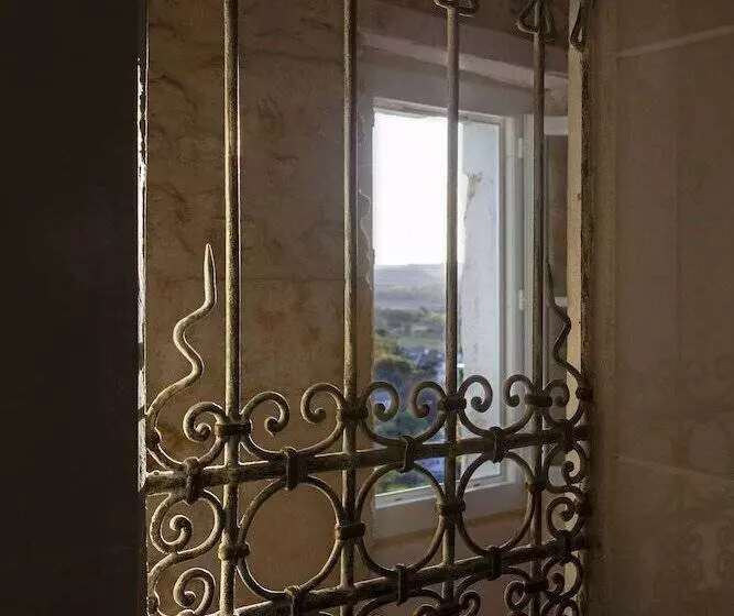 Aamiaismajoitus (B&B) Chateau De Murviel