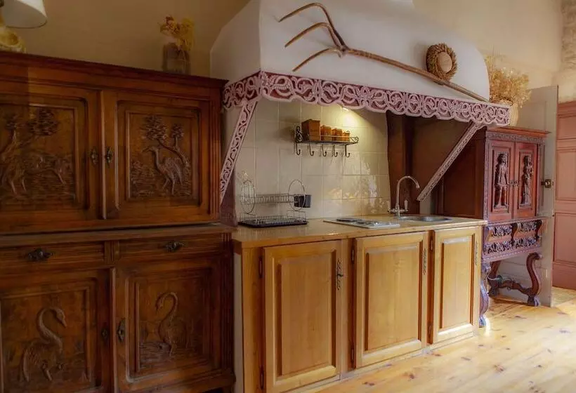 Aamiaismajoitus (B&B) Chateau De Murviel