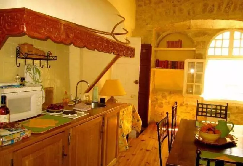 Aamiaismajoitus (B&B) Chateau De Murviel