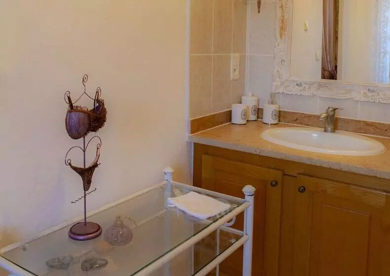 Aamiaismajoitus (B&B) Chateau De Murviel