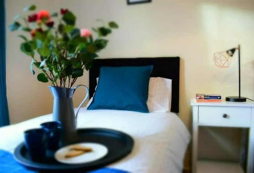 Comfortable Apartment In Sheffield With Parking