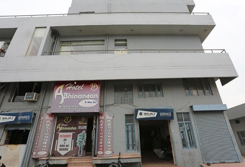 فندق Oyo 28227  Abhinandan