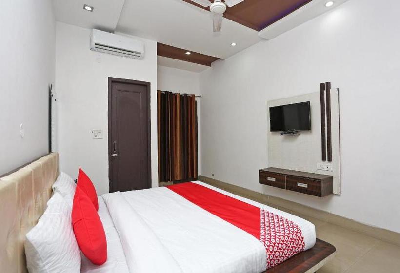 فندق Oyo 28227  Abhinandan