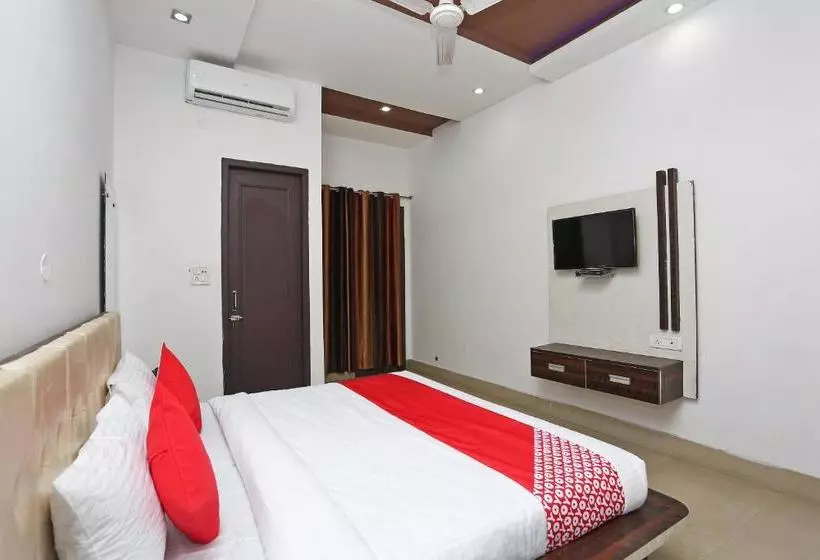 ホテル Oyo 28227  Abhinandan