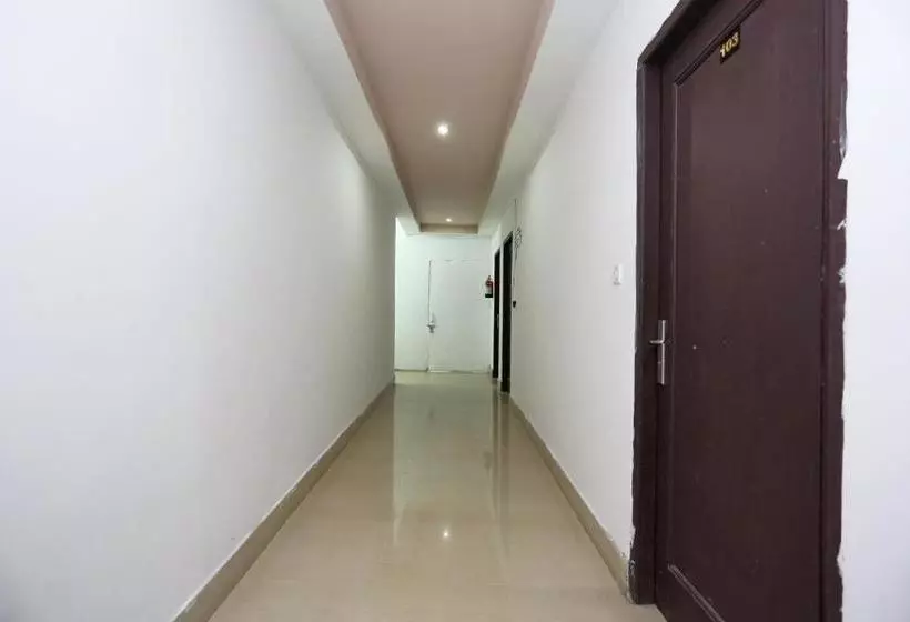 ホテル Oyo 28227  Abhinandan