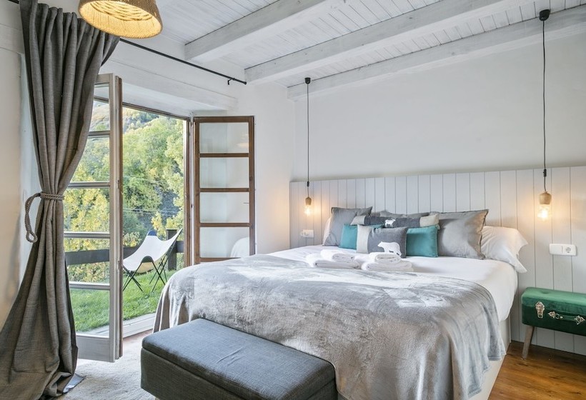 Luderna   Casa Con Jardín Bedrera