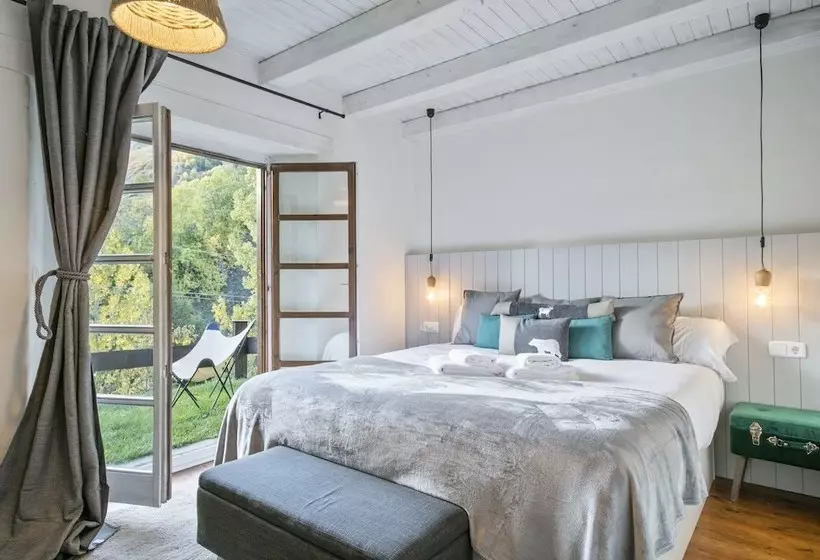 Luderna   Casa Con Jardín Bedrera