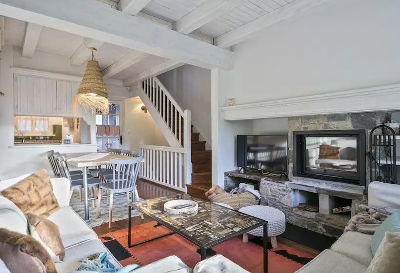 Luderna   Casa Con Jardín Bedrera