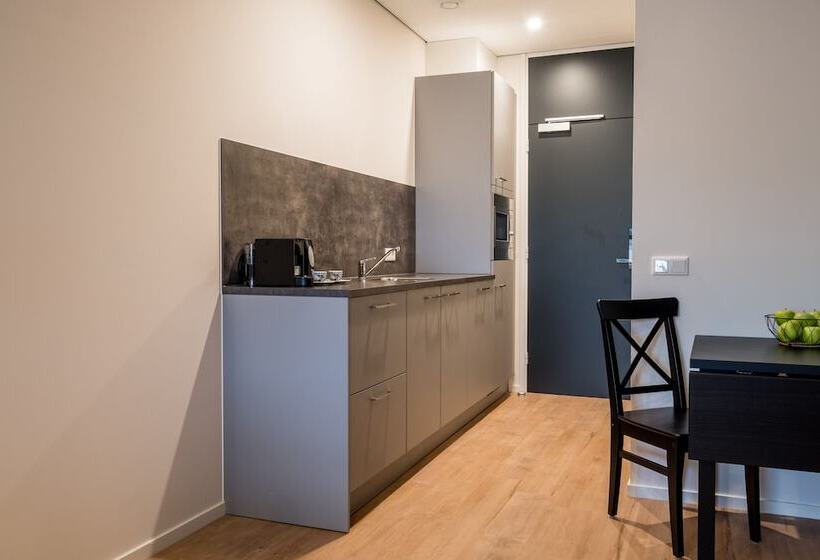 Nero Office Hotel & City Café