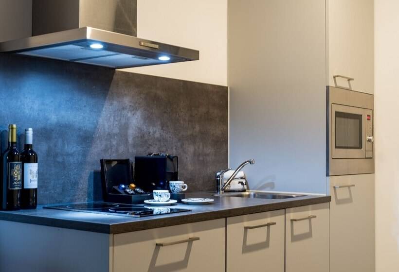 Nero Office Hotel & City Café