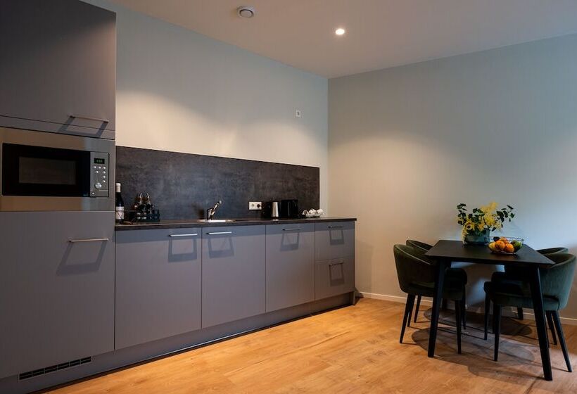 Nero Office Hotel & City Café